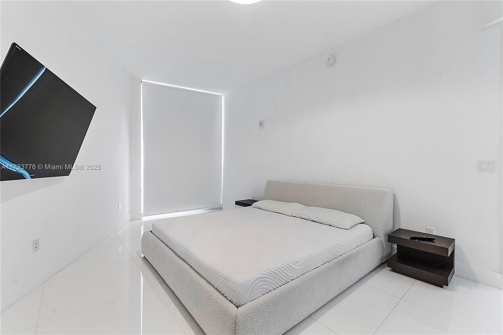 15811 Collins Ave #2107, Sunny Isles Beach FL 33160