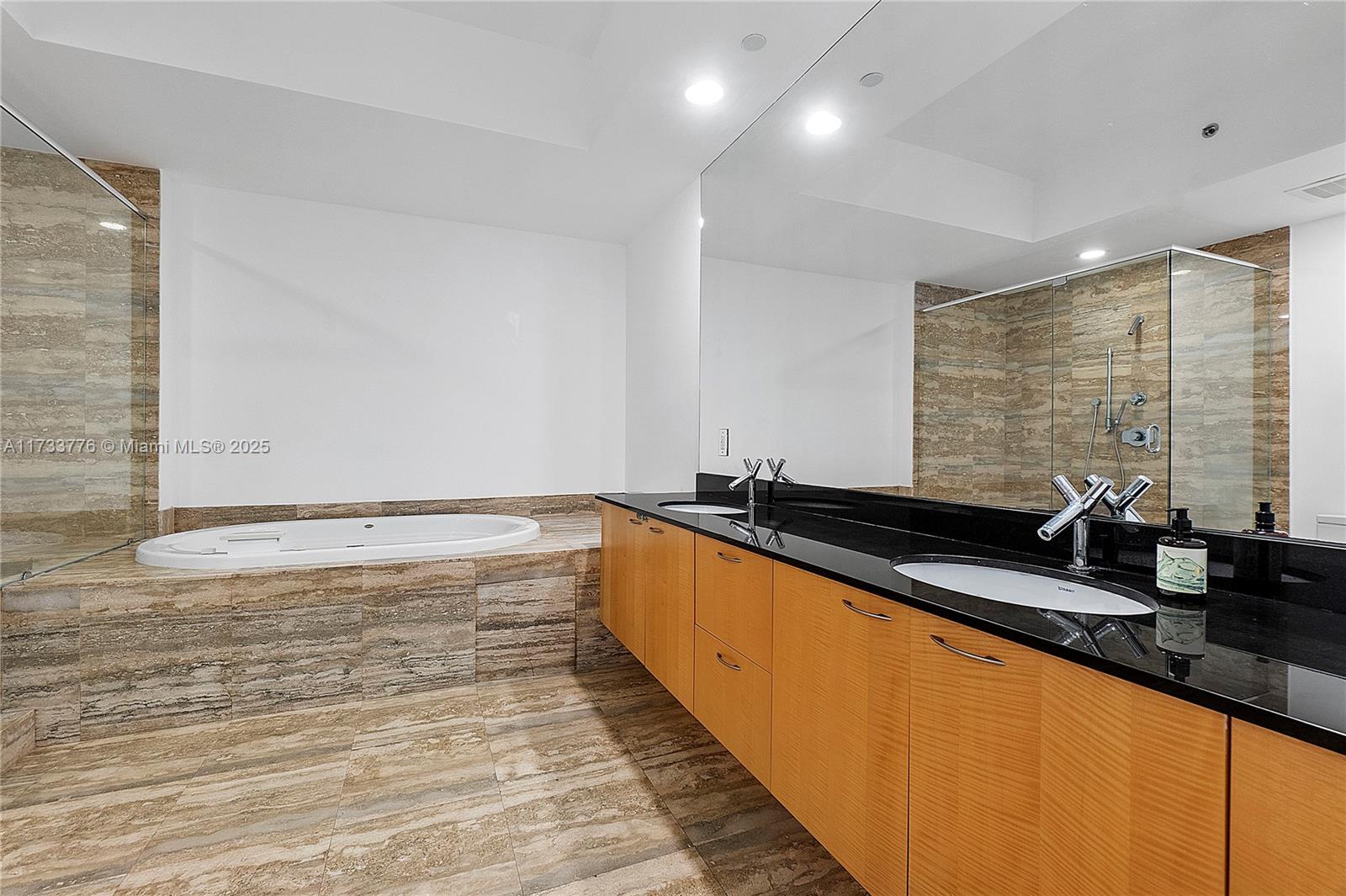 15811 Collins Ave #2107, Sunny Isles Beach FL 33160