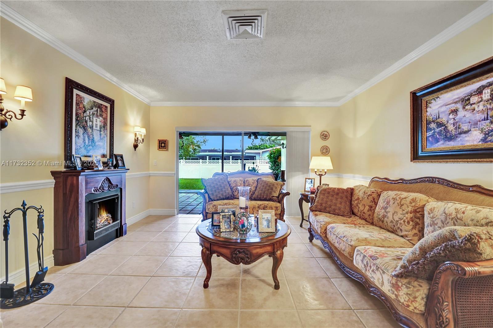 1811 NW 106th Ter, Pembroke Pines, Florida image 10