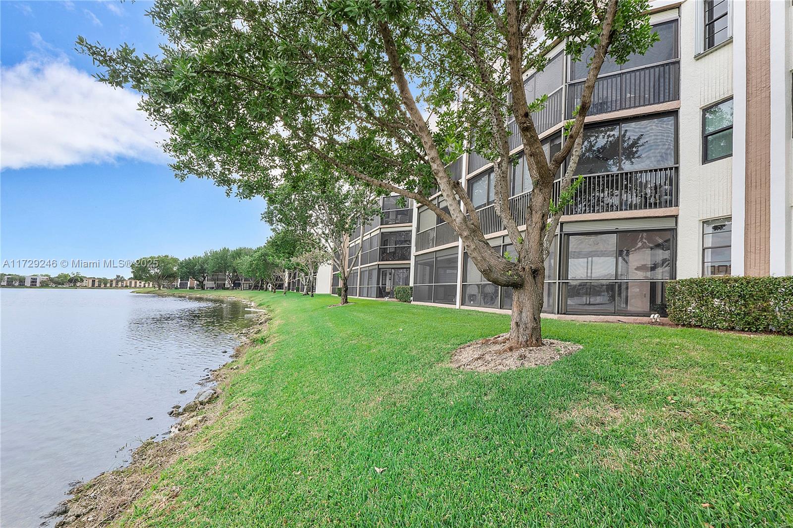 7518 Fairfax Dr #110, Tamarac, Florida image 41