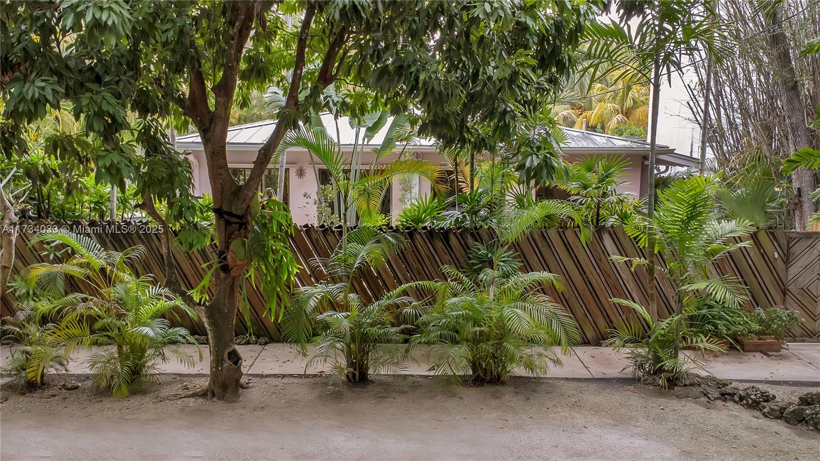 2490  Trapp Ave  For Sale A11734033, FL