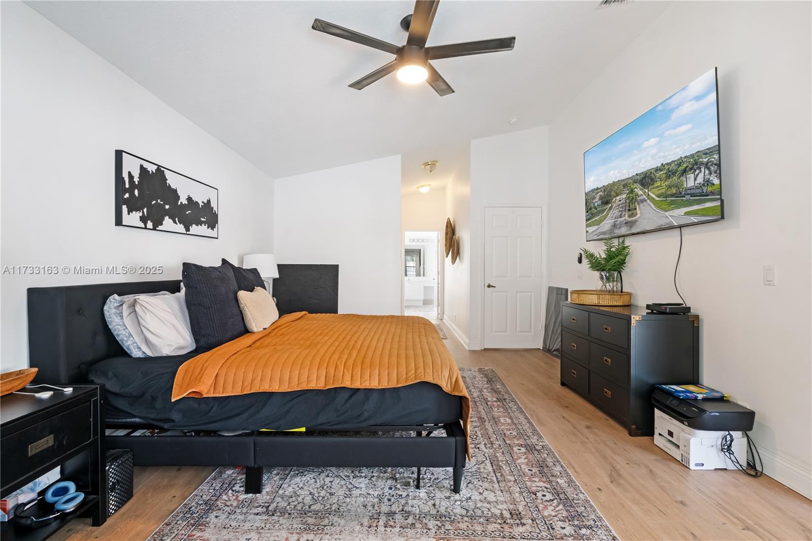 Listing Photo 11