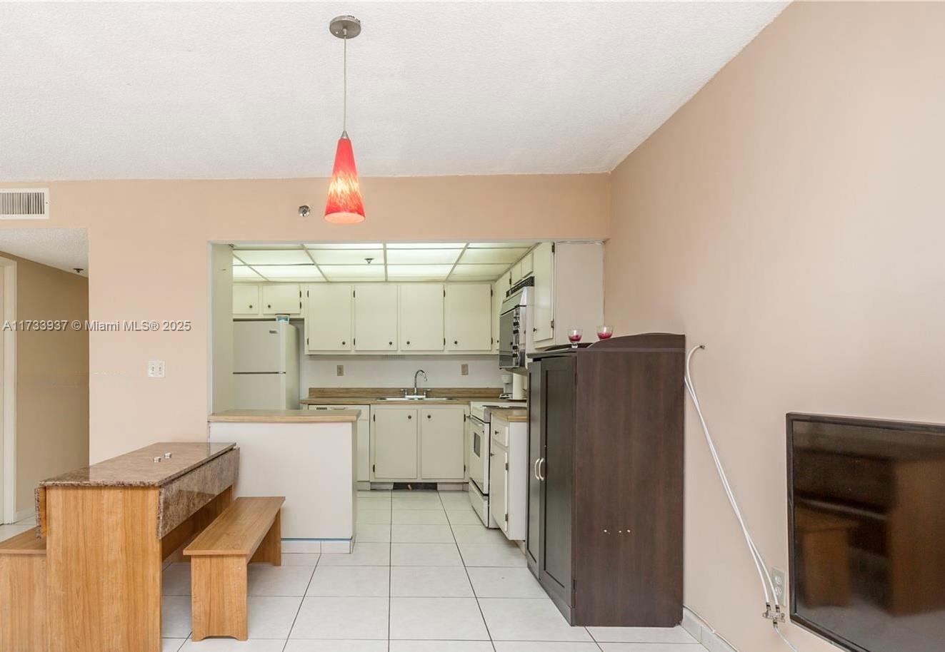 Listing Photo 7