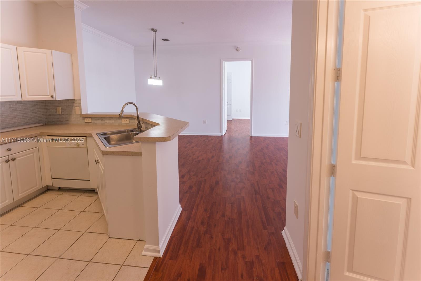 Listing Photo 11