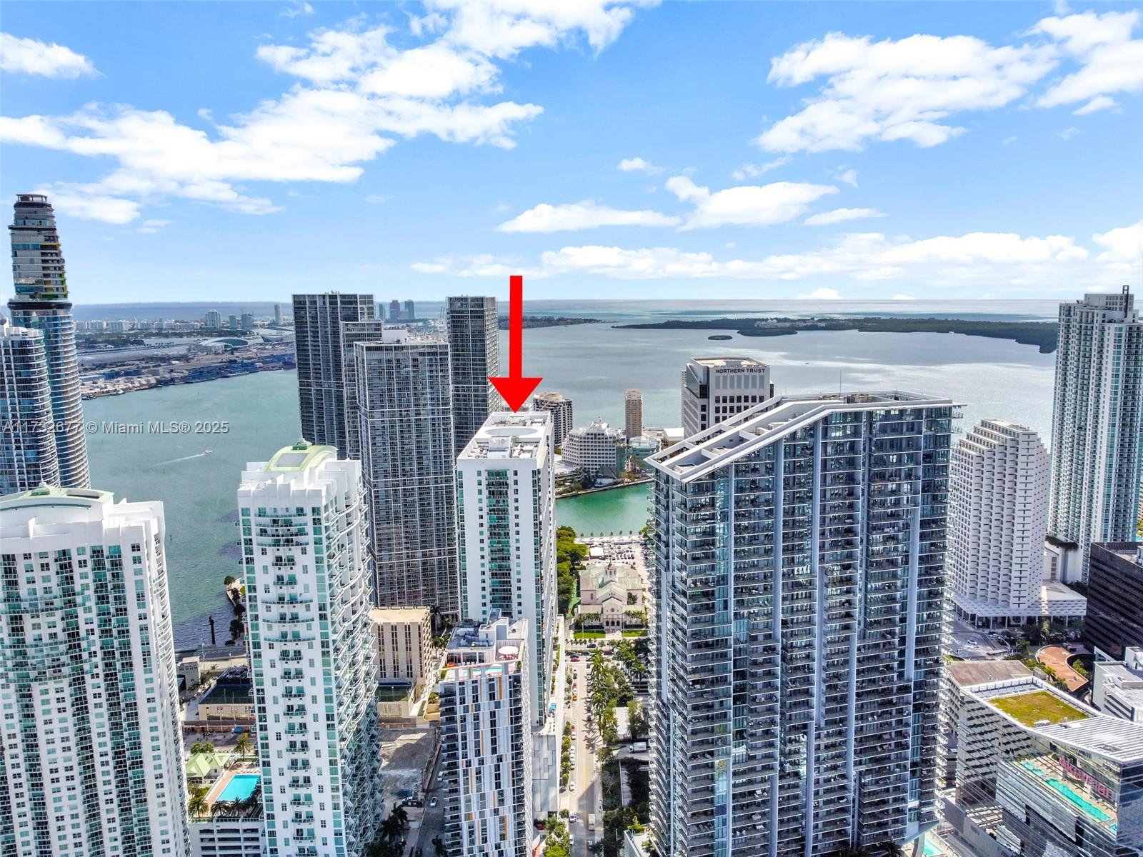 HIGH FLOOR UNIT WITH STUNNING CITY AND WATER VIEWS. Centrally located in the heart of Brickell, walking distance to Brickell city Center. This unit boast laminate floors throughout, stainless steel appliances. The building offers top-notch amenities, including a roof top pool, fitness center, and 24-hour concierge. Unit is tenant occupied, lease expires on June 30th, 2025 at $3,350.