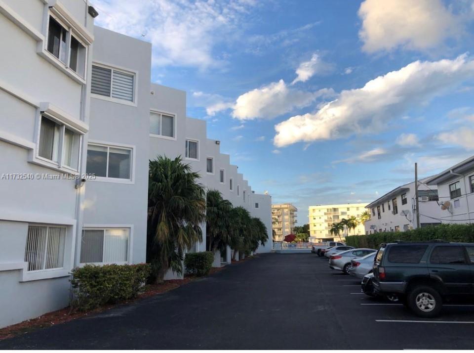 Residential, Miami Beach, Florida image 3