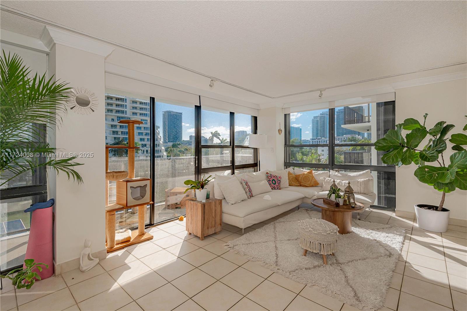 600 NE 36th St #304, Miami, Florida image 3