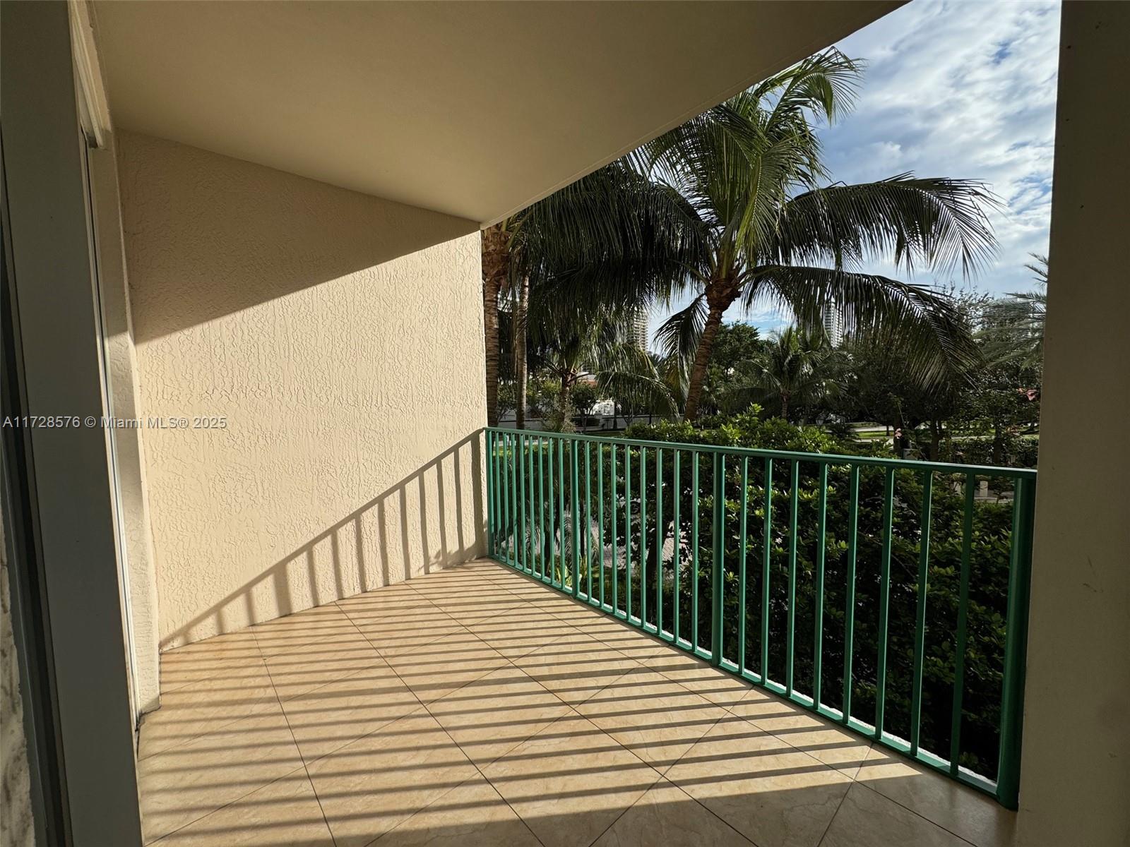 19900 E Country Club Dr #209, Aventura FL 33180