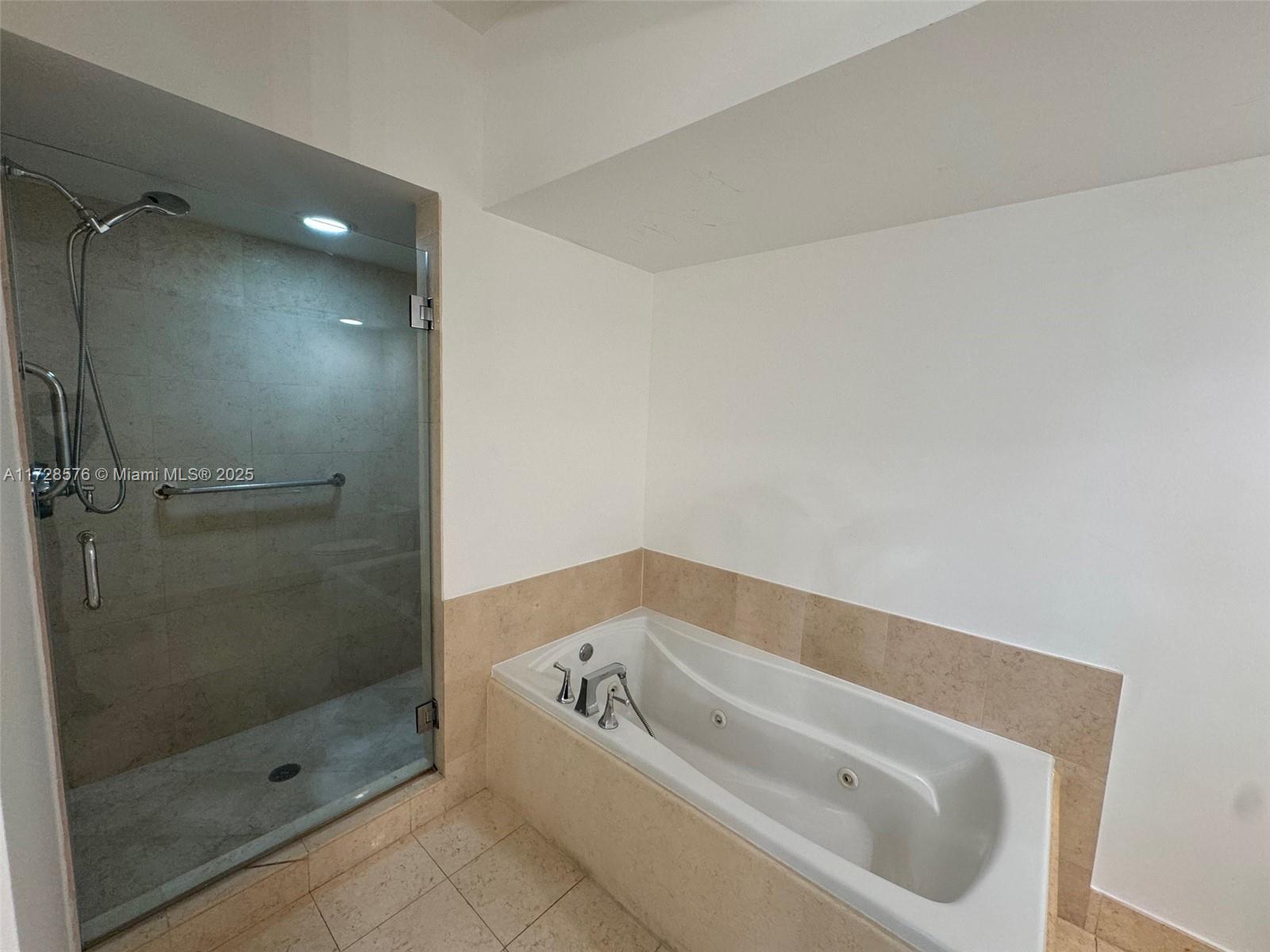 19900 E Country Club Dr #209, Aventura FL 33180