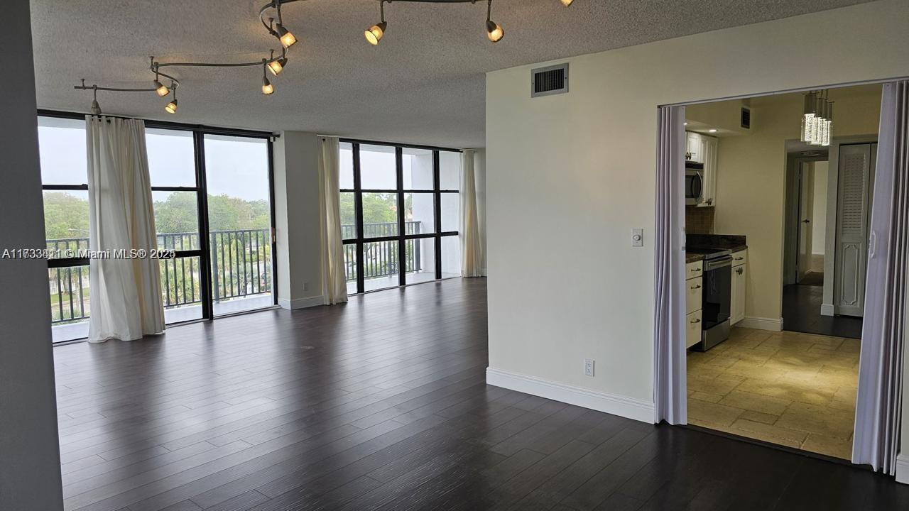 1000 Parkview Dr #531, Hallandale Beach, Florida image 3