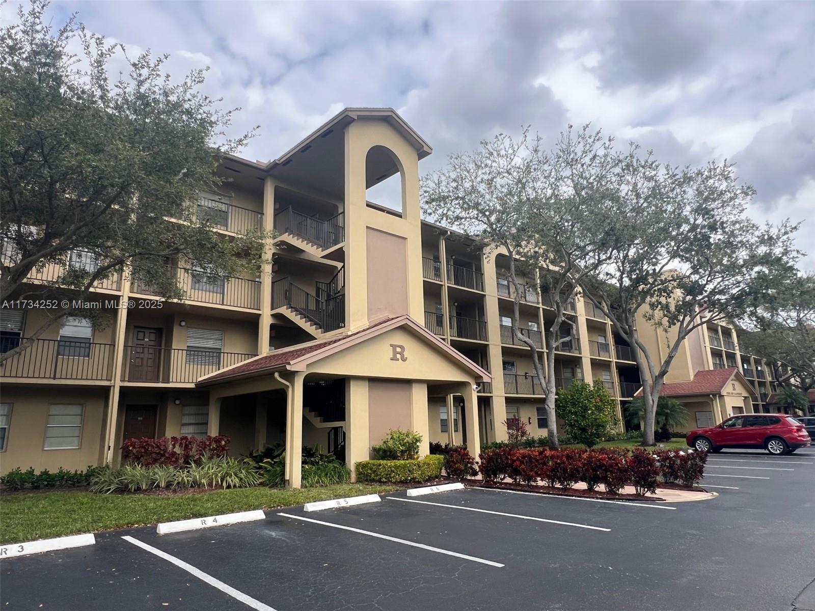 12501 SW 14th St #313R, Pembroke Pines, Florida image 2