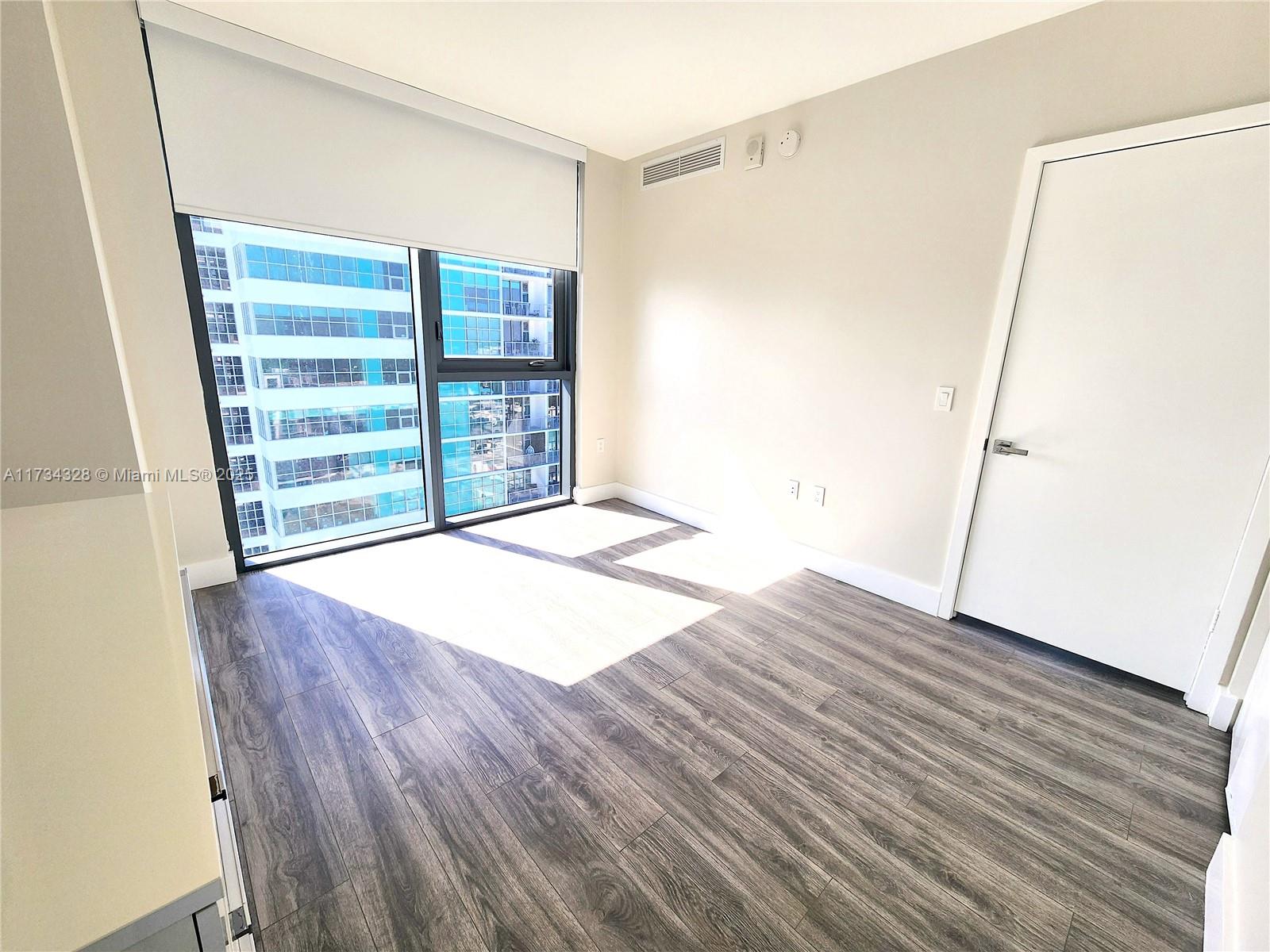 121 NE 34th St #2901, Miami FL 33137