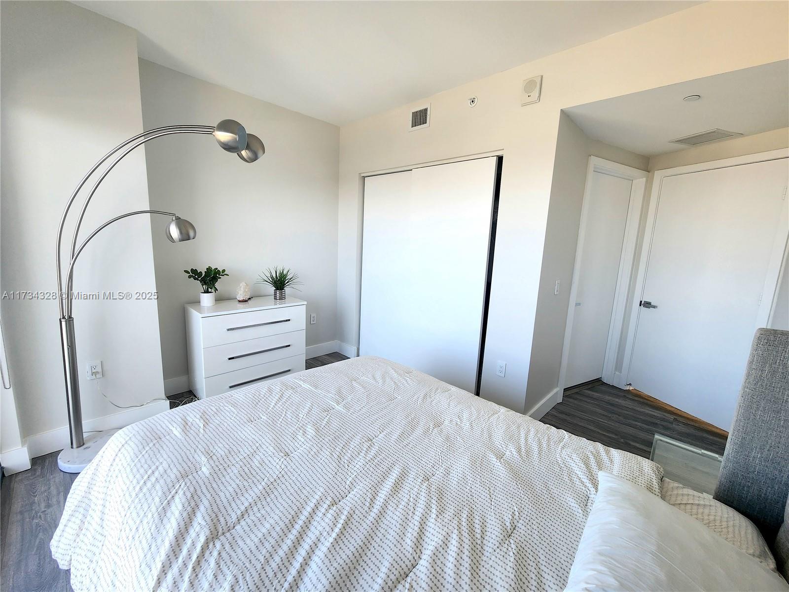 121 NE 34th St #2901, Miami FL 33137