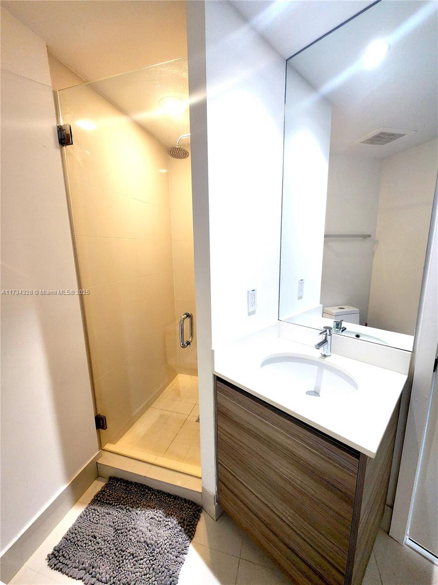 121 NE 34th St #2901, Miami FL 33137