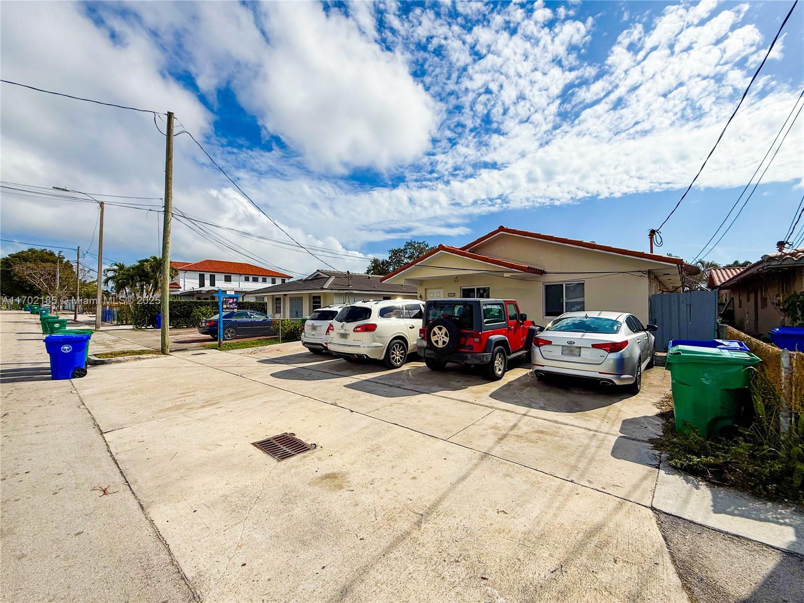 3056 SW 17th St, Miami, Florida image 2