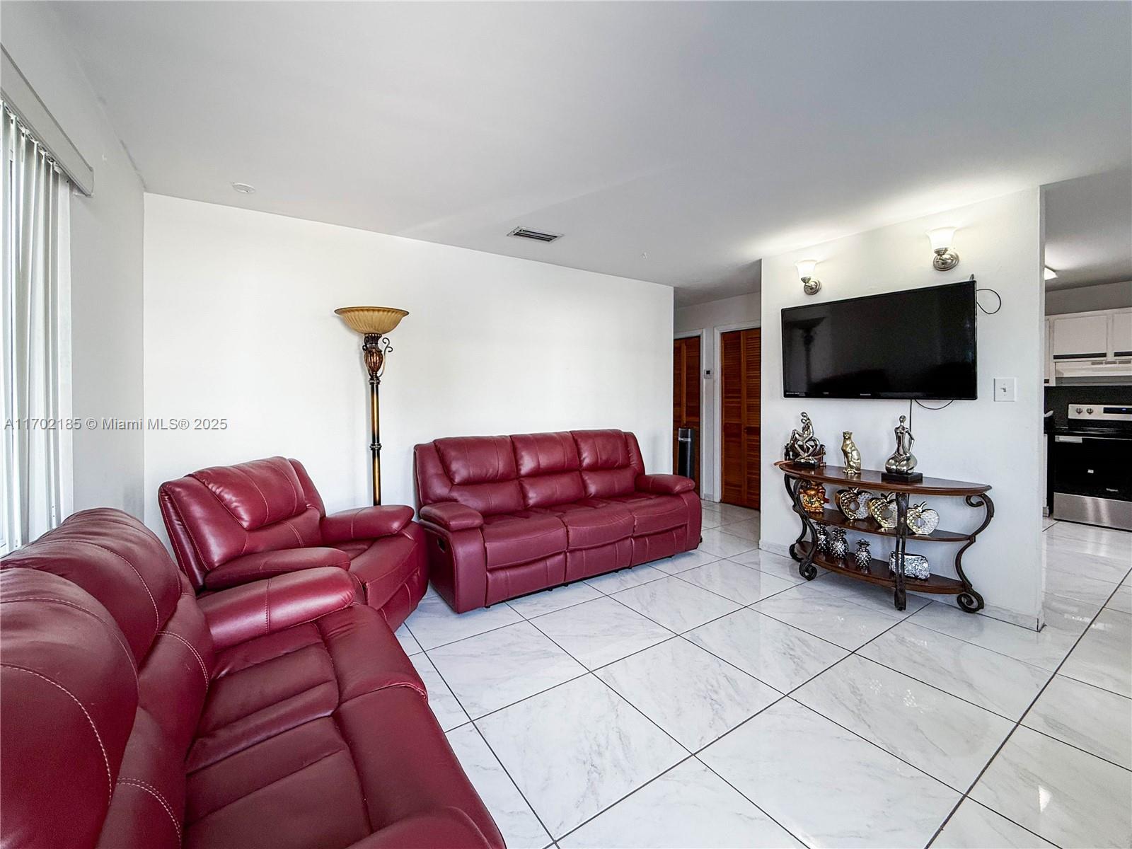 3056 SW 17th St, Miami, Florida image 5