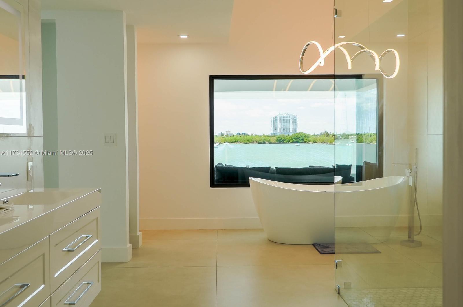 7720 Miami View Dr, North Bay Village, Florida image 25