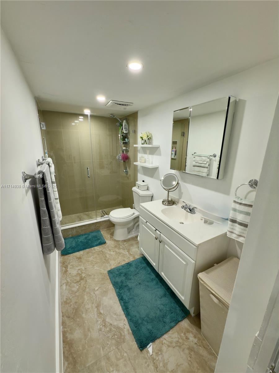 13707 Kendale Lakes Cir #214, Miami, Florida image 10