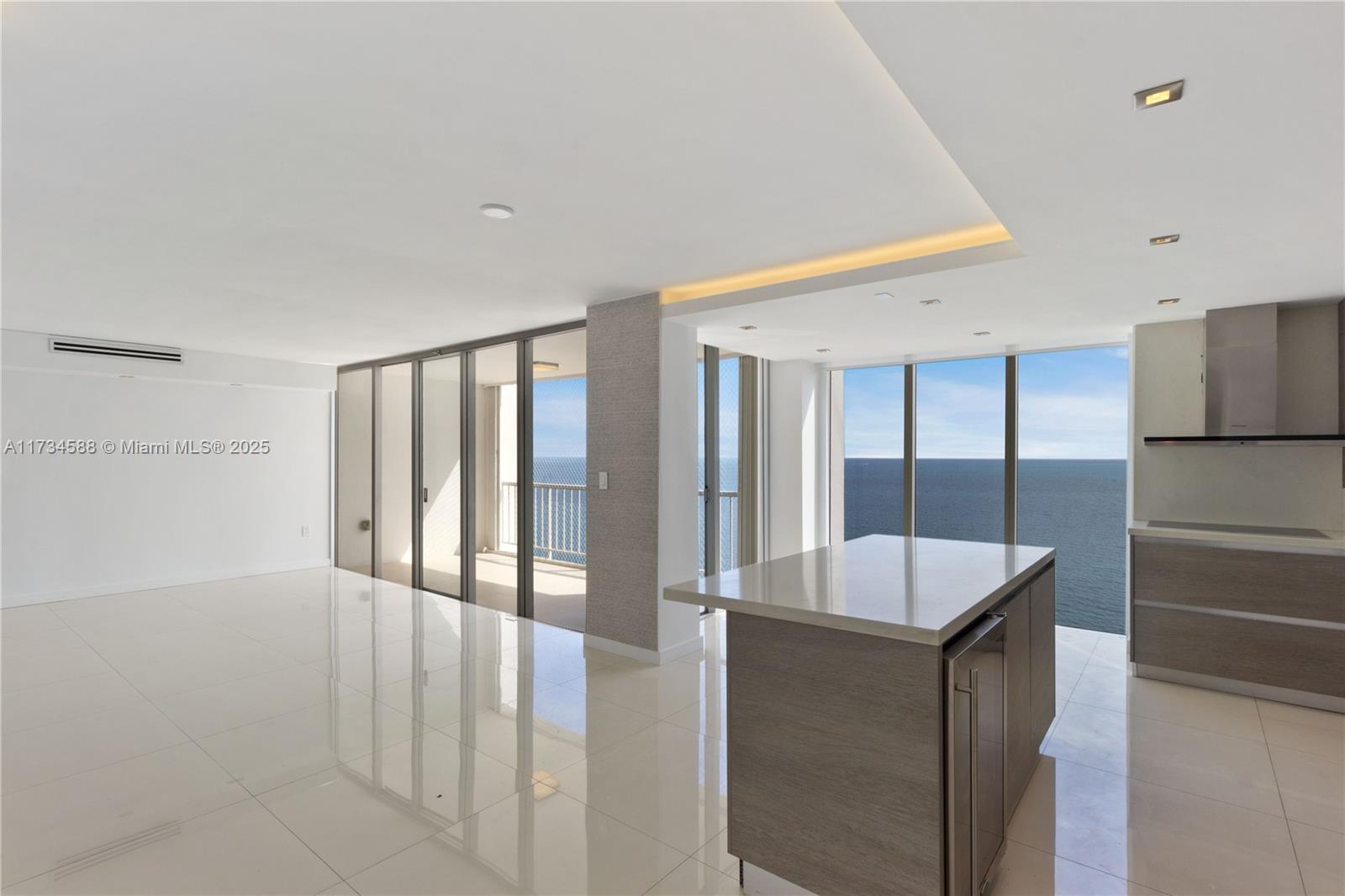 881 Ocean Dr #18F, Key Biscayne, Florida image 2