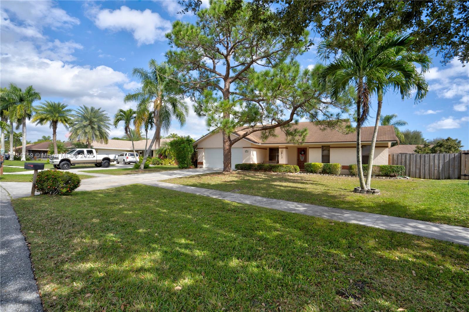 7394 Hazelwood Cir, Lake Worth, Florida image 10