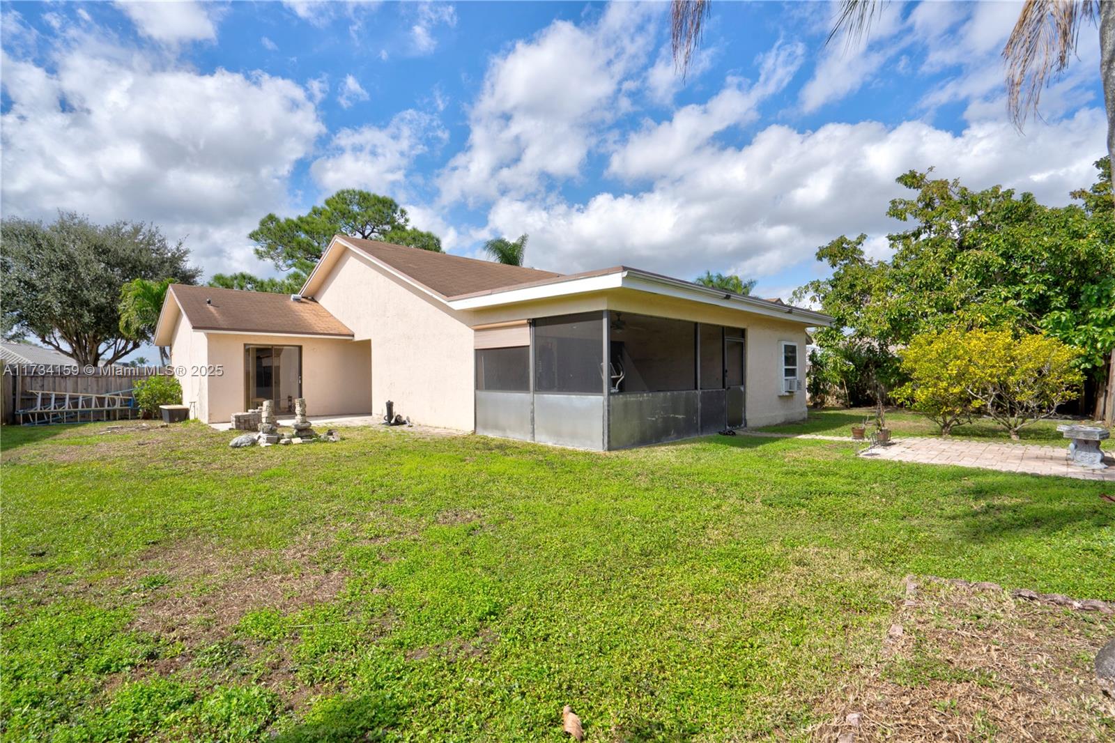 7394 Hazelwood Cir, Lake Worth, Florida image 13