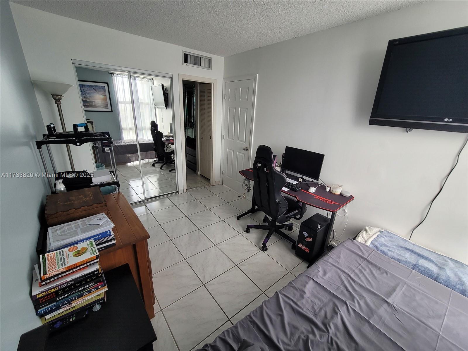 20301 W Country Club Dr #1124, Aventura, Florida image 14