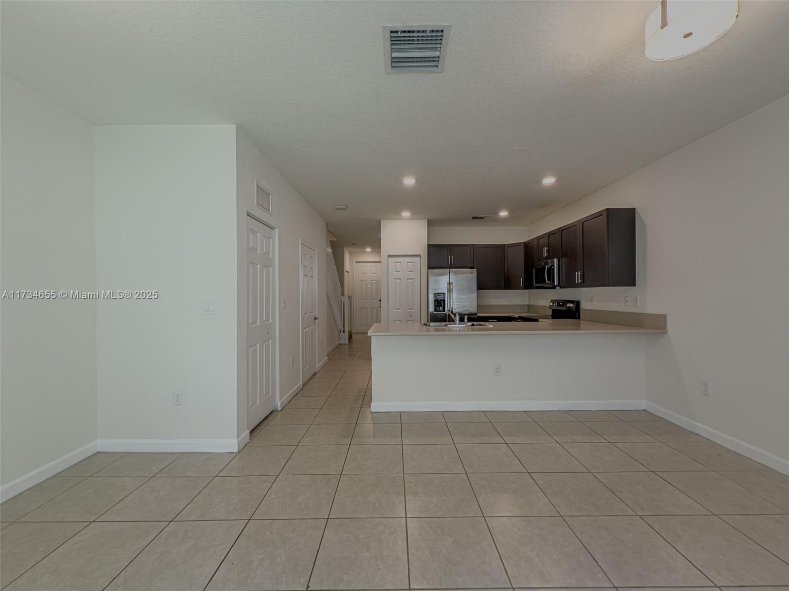 10629 W 32nd Ln, Hialeah, Florida image 8