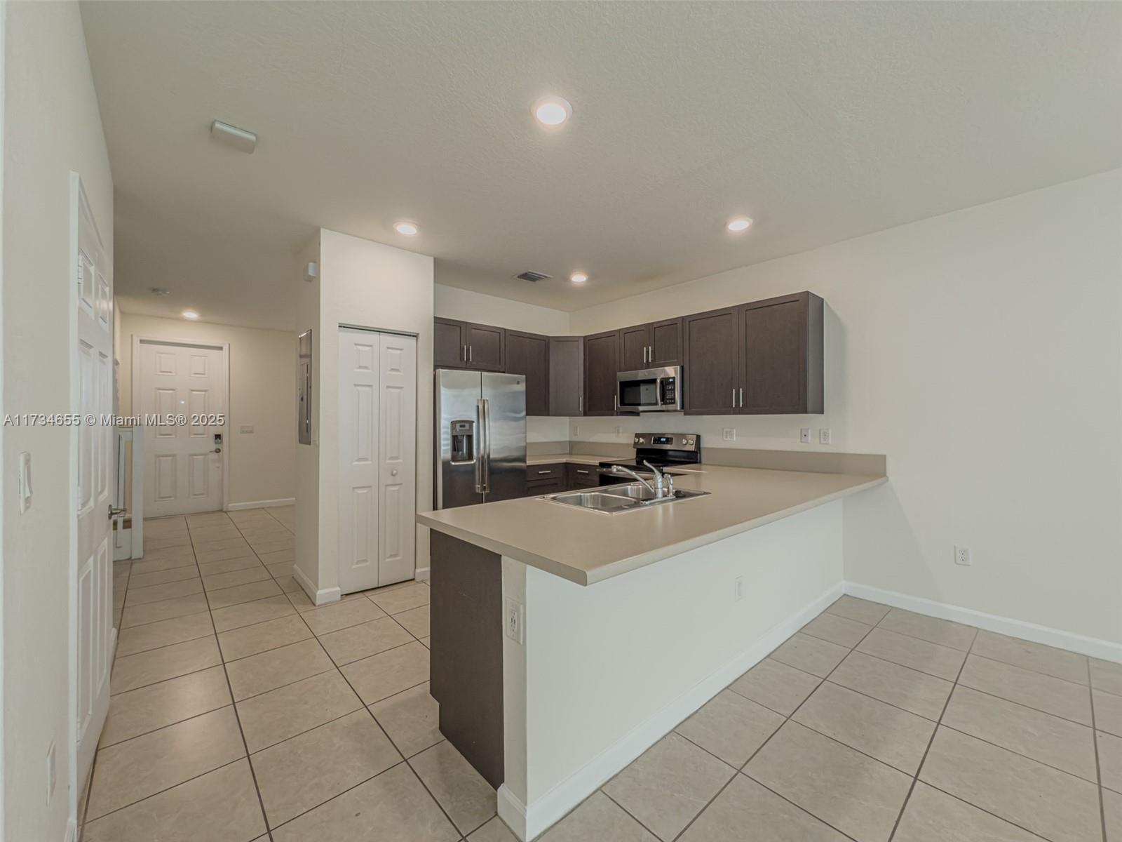 10629 W 32nd Ln, Hialeah, Florida image 9