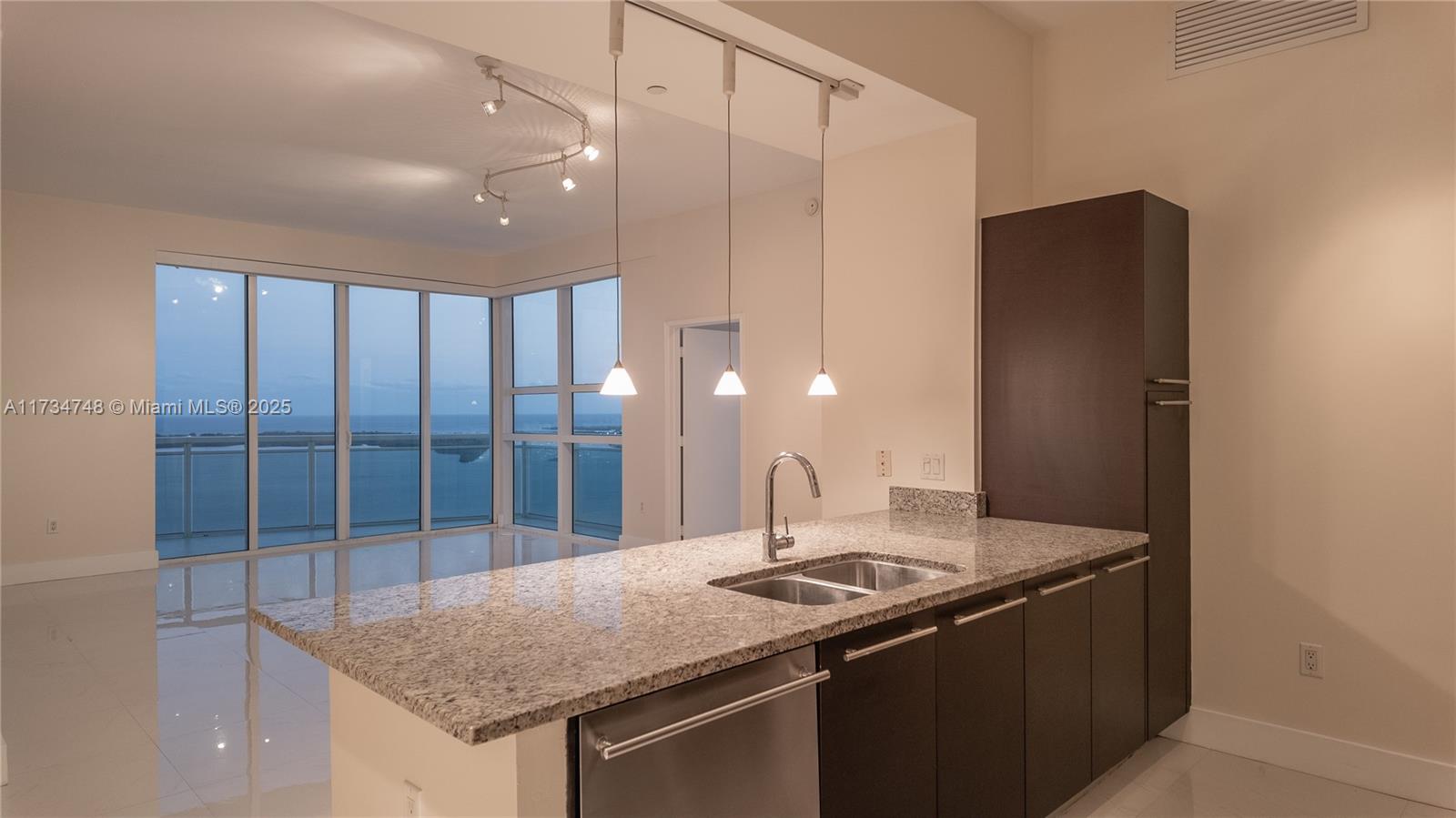 950 Brickell Bay Dr #4611, Miami, Florida image 6