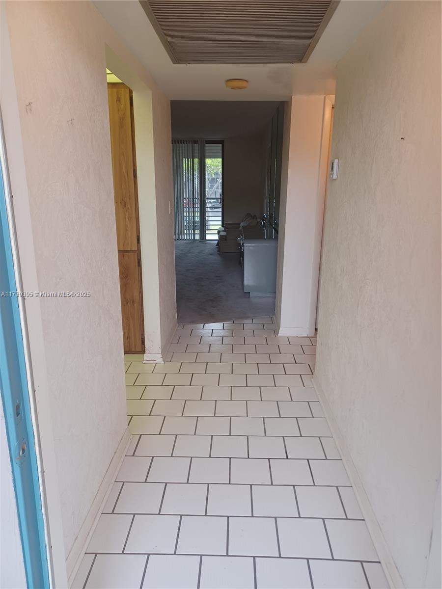 1001 Colony Point Cir #220, Pembroke Pines, Florida image 4