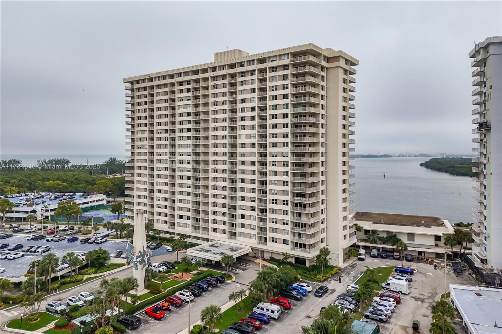 300 Bayview Dr #903, Sunny Isles Beach, Florida image 30