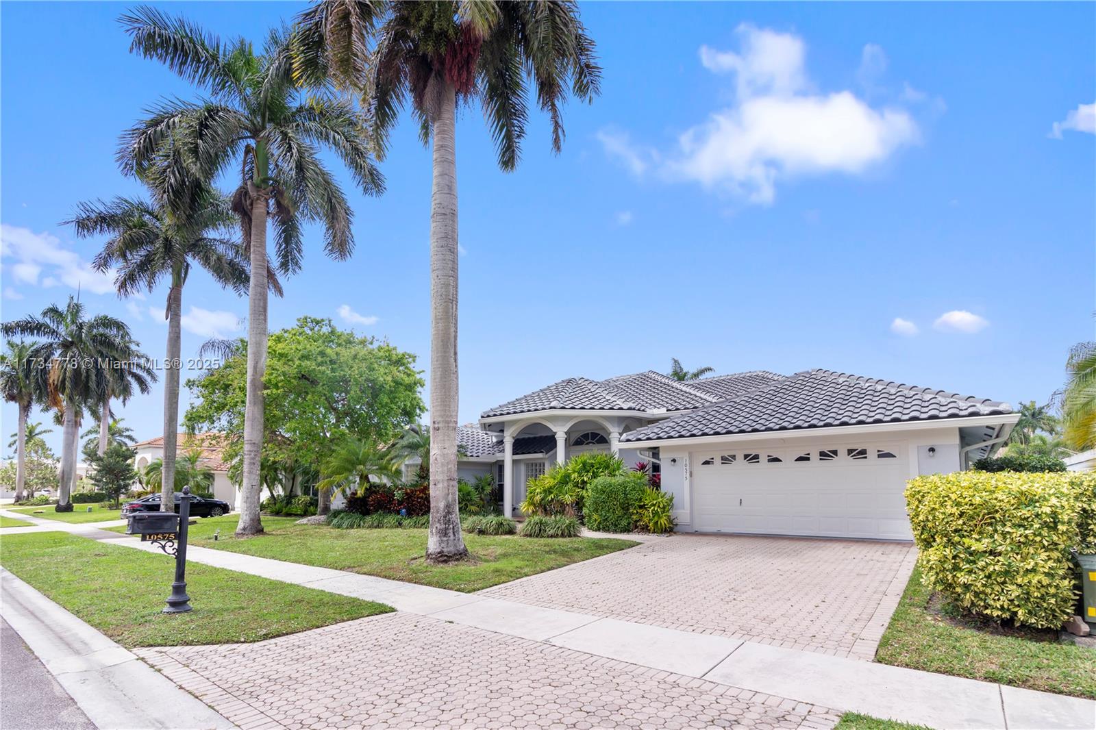 10575 E Key Dr, Boca Raton, Florida image 2