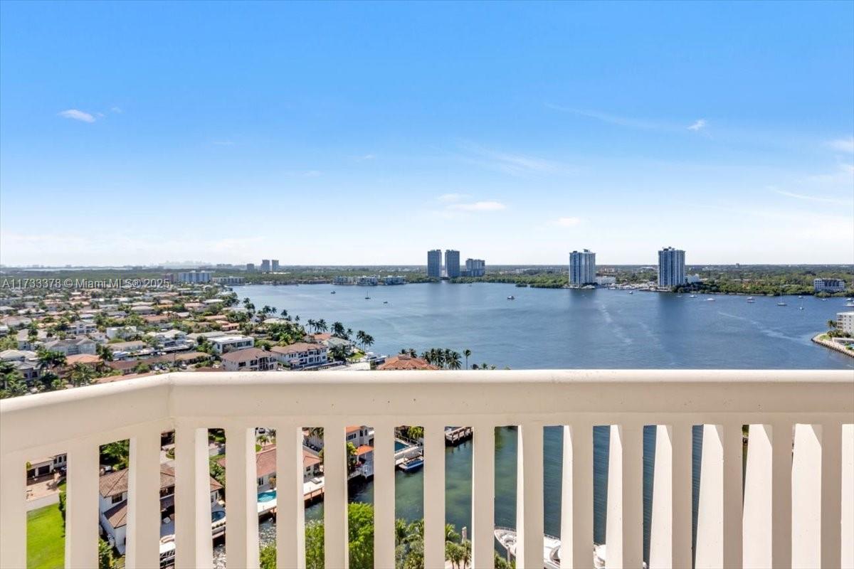 1000 Island Blvd #2003, Aventura, Florida image 2