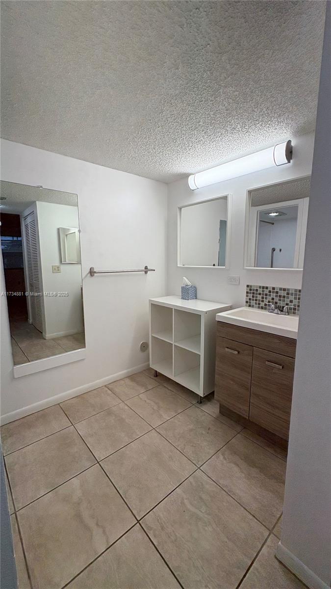 16051 Blatt Blvd #104, Weston, Florida image 13