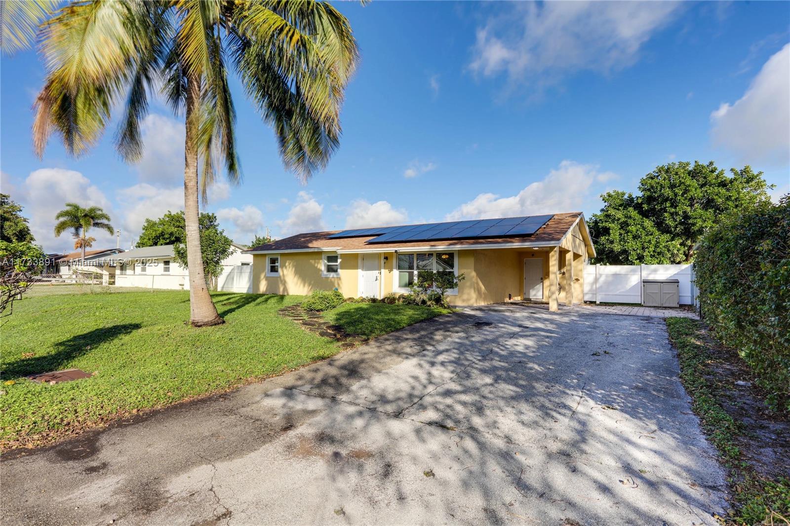 3431 Sapphire Rd, Lake Worth, Florida image 1