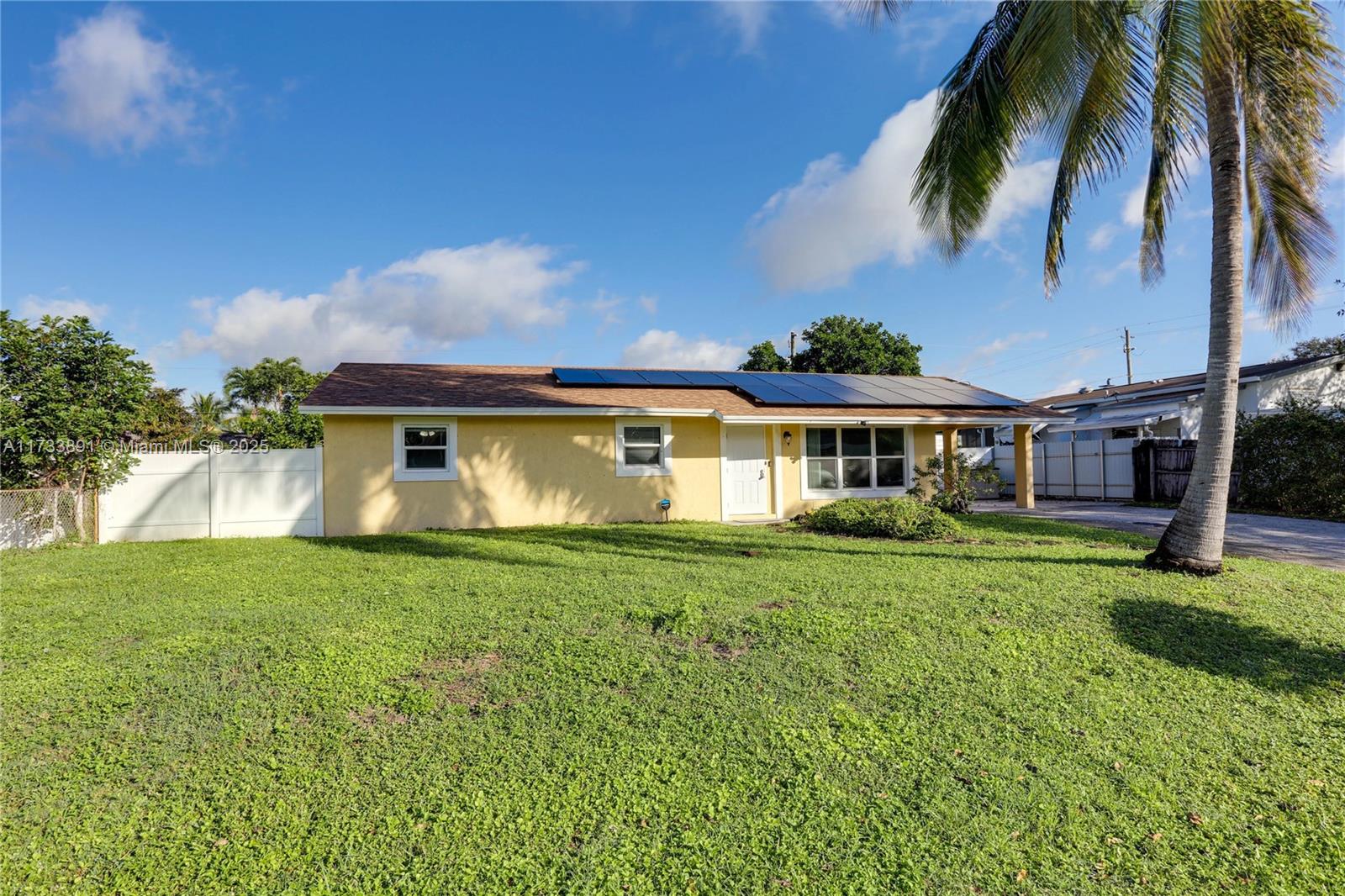 3431 Sapphire Rd, Lake Worth, Florida image 2