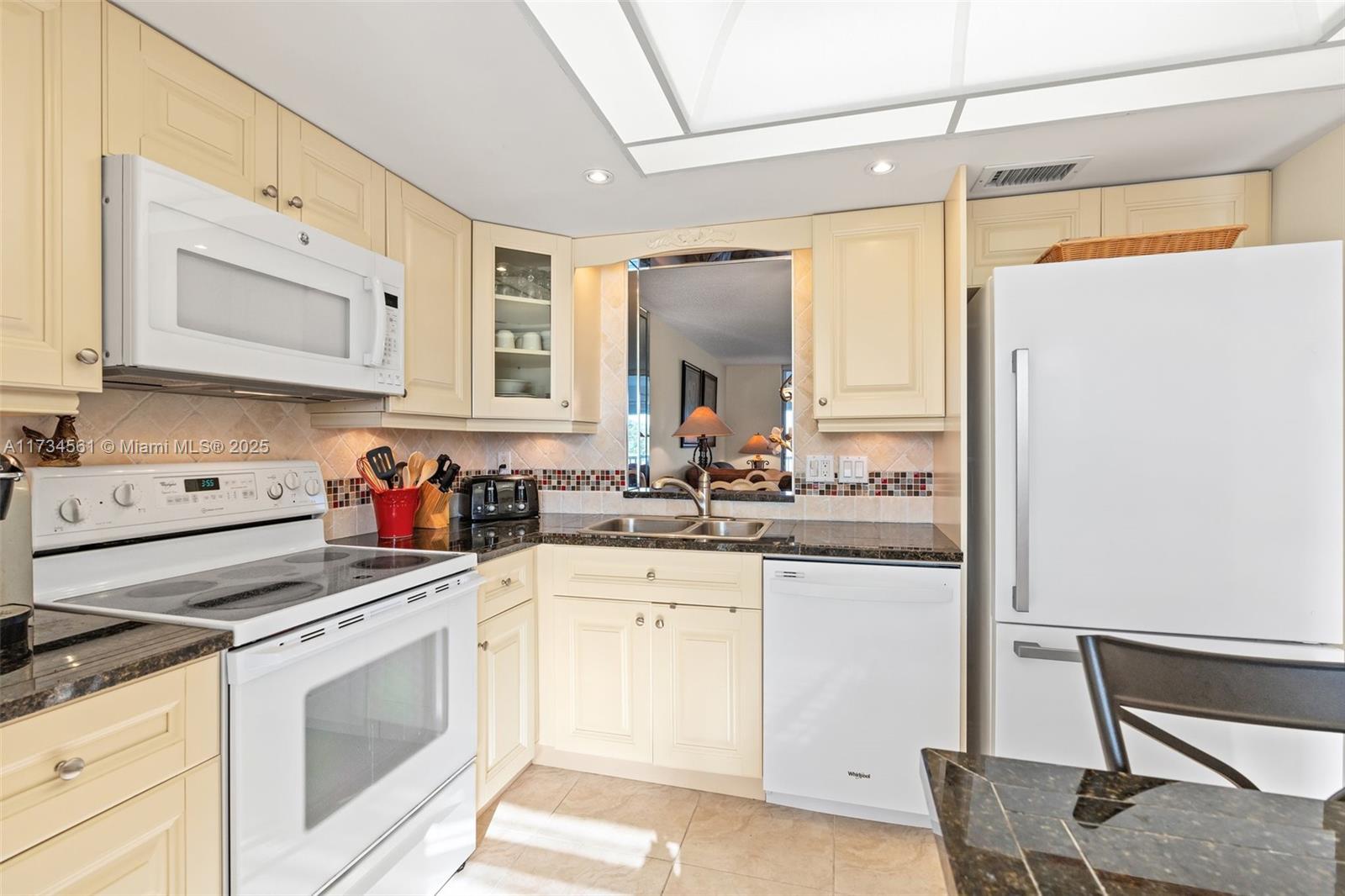 7624 NW 18th St #402, Margate, Florida image 5