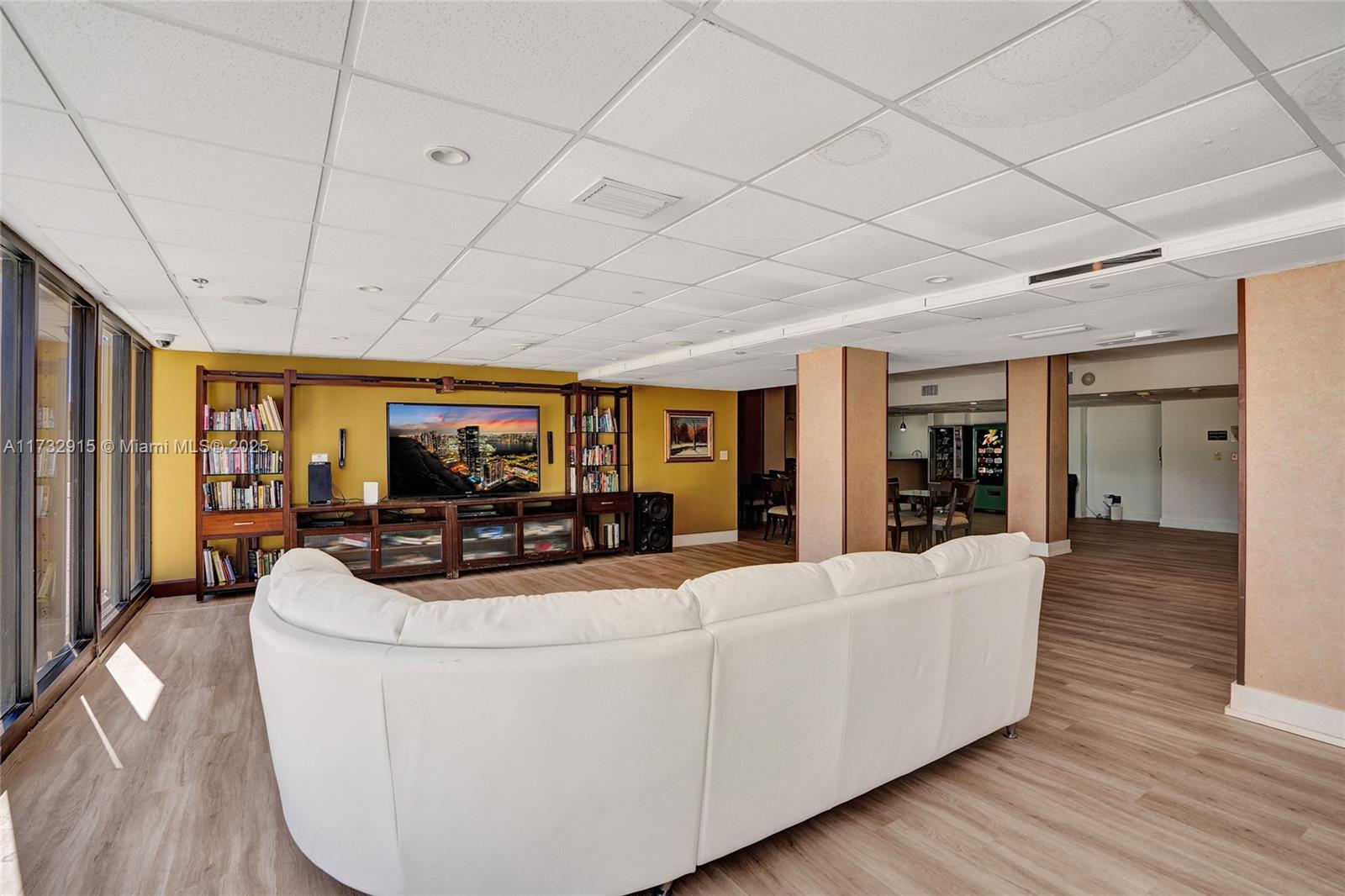 10185 Collins Ave #916, Bal Harbour, Florida image 24