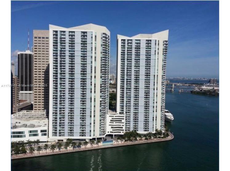 Beautiful split plan 2 bedroom /2 bath unit in prime Downtown location with panoramic views of Biscayne Bay and
the Miami River. In mint condition with granite counters, stainless steel appliances and ready to move in. Great
amenities; 2 swimming pools, Jacuzzi, 2 Party Rooms, 2 Fitness Center, 2 Lounges Rooms, concierge, valet and
onsite convenience store. Close to Bayside, Wholefoods, movie theater, American Airlines Arena, Art & Science
Museum, shopping centers, restaurants and whole variety of entertainment. Enjoy living in the heart of Miami,
surrender of the most exciting events taking place in Bayfront Park. Metro mover station just across street, connects this amazing Condo with Adrian Arsht performing Art, Brickell Citi Center, Museums, Central Station.