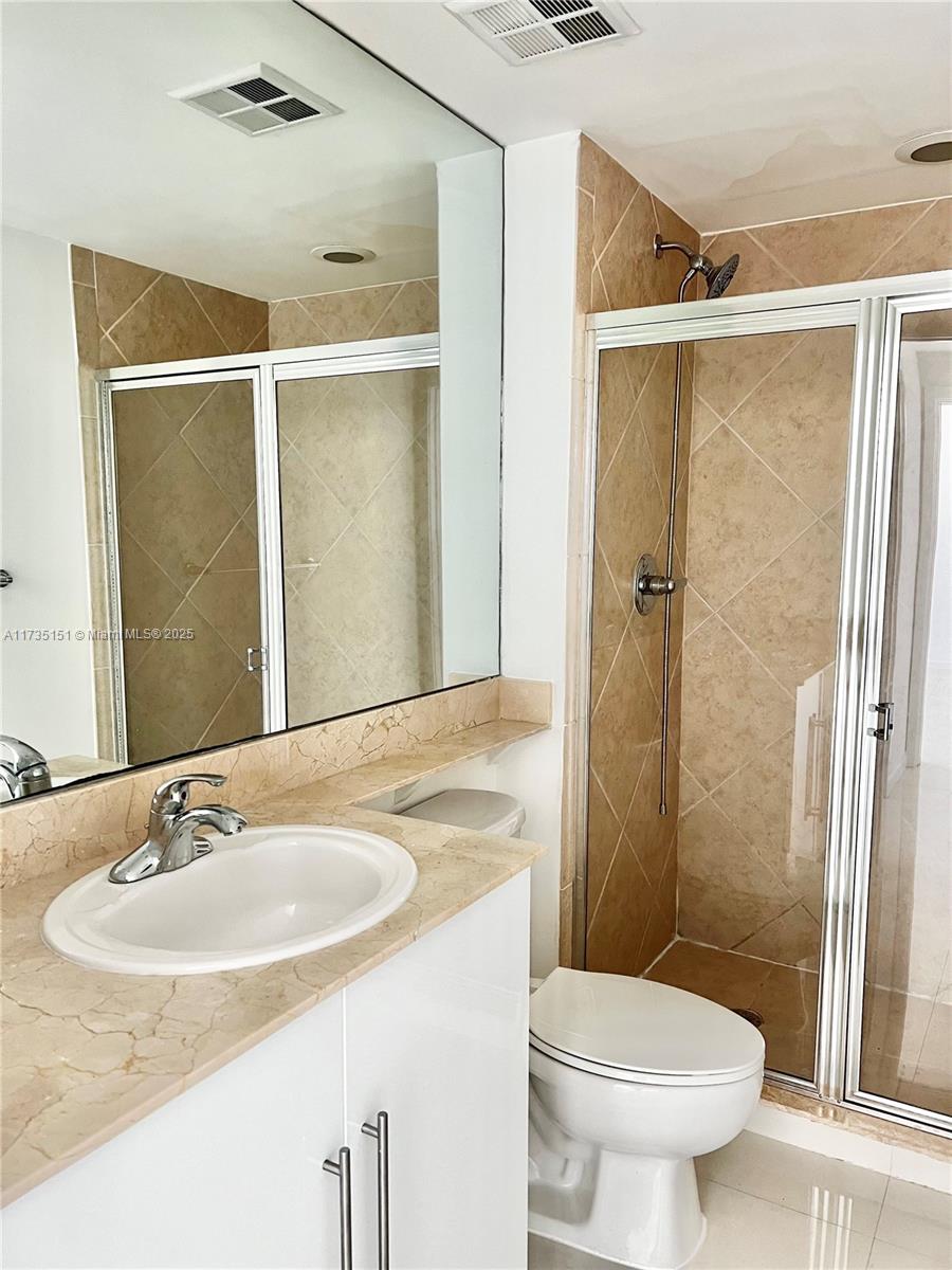 325 S Biscayne Blvd #1121, Miami FL 33131