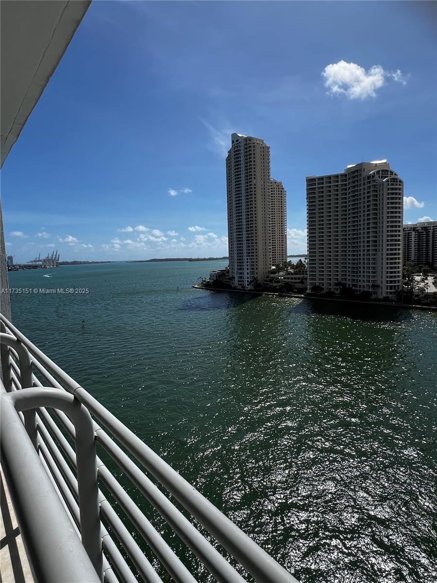 325 S Biscayne Blvd #1121, Miami FL 33131