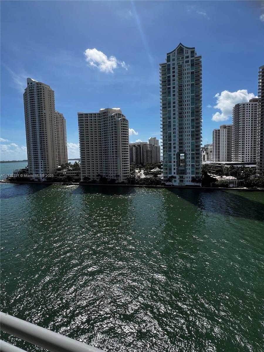 325 S Biscayne Blvd #1121, Miami FL 33131