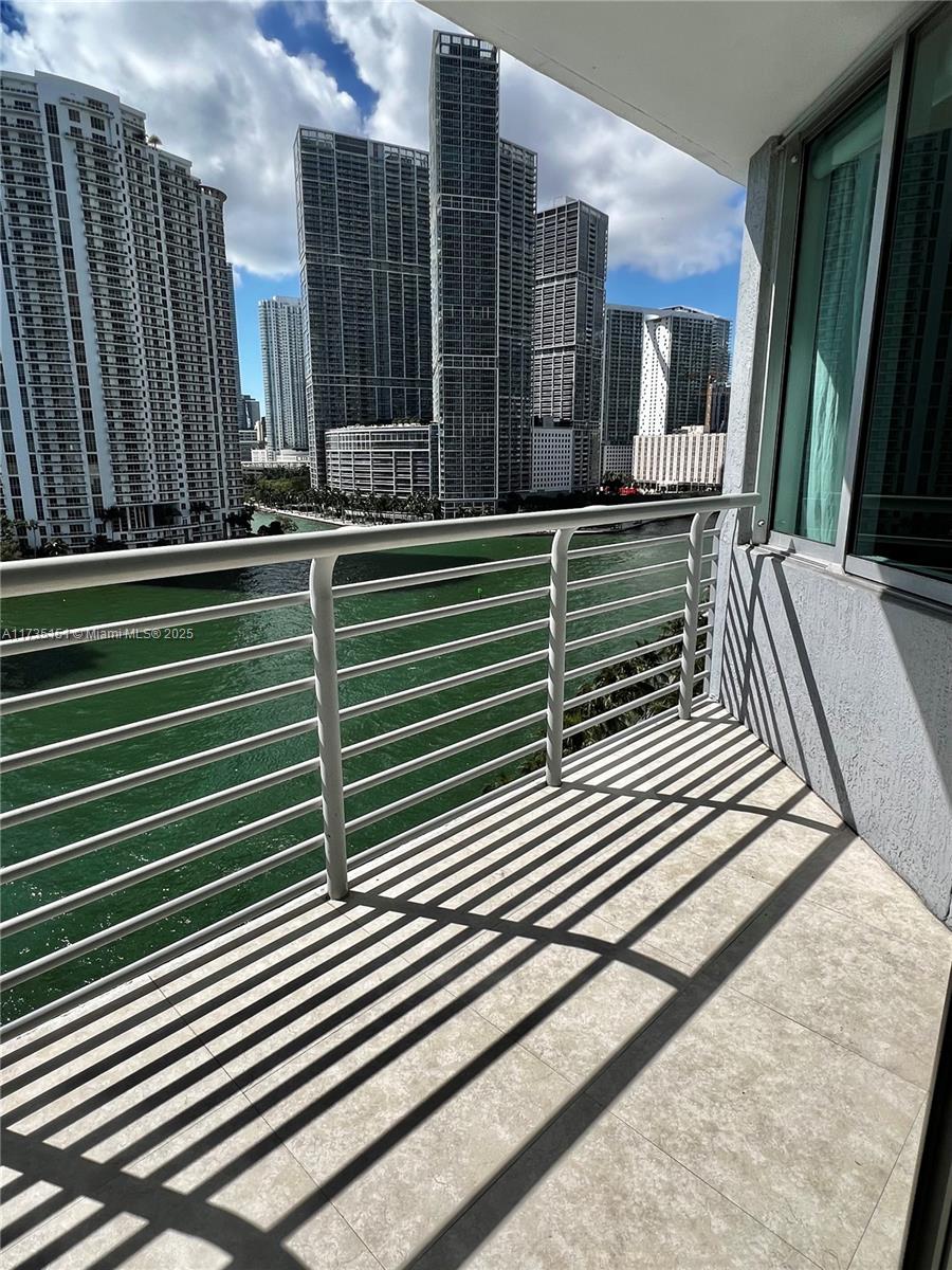 325 S Biscayne Blvd #1121, Miami FL 33131