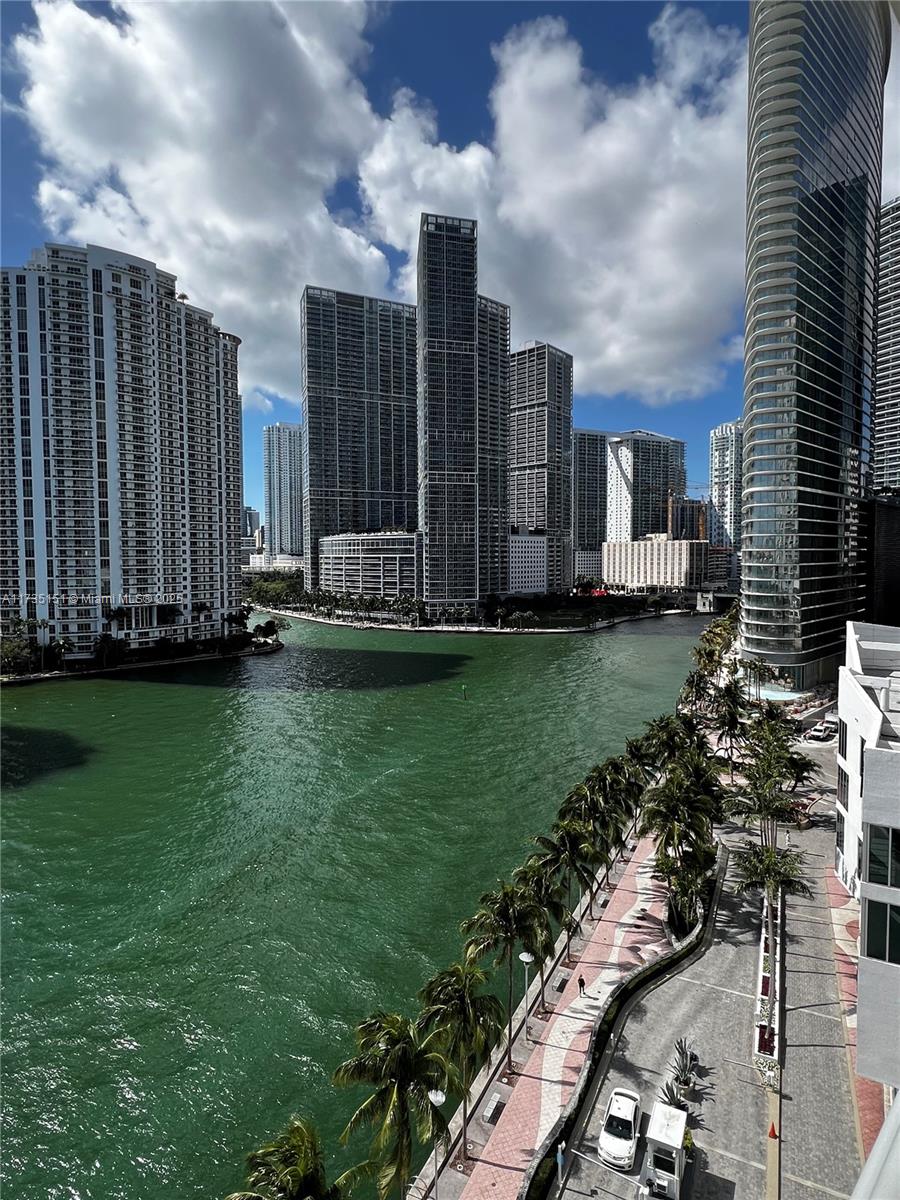 325 S Biscayne Blvd #1121, Miami FL 33131