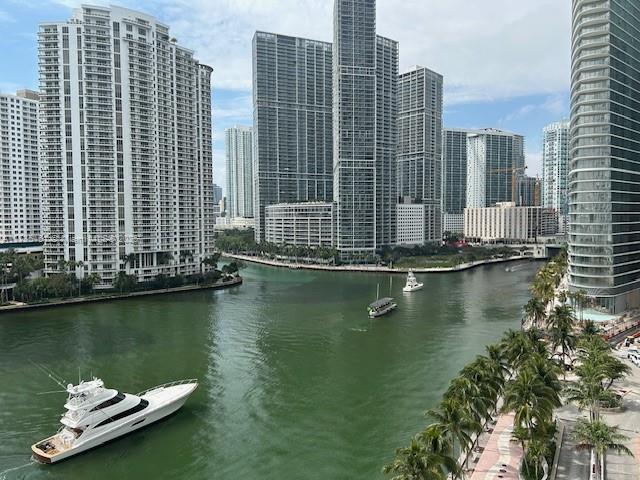 325 S Biscayne Blvd #1121, Miami FL 33131