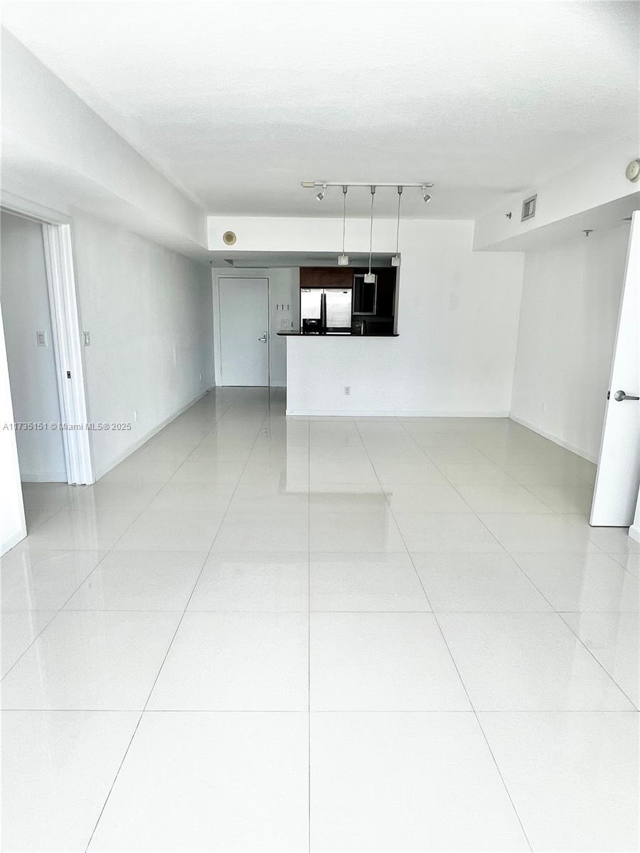 325 S Biscayne Blvd #1121, Miami FL 33131