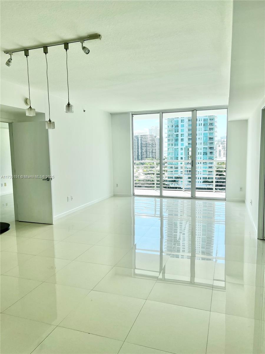 325 S Biscayne Blvd #1121, Miami FL 33131