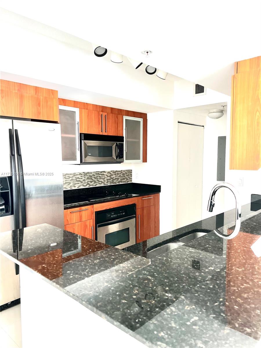 325 S Biscayne Blvd #1121, Miami FL 33131