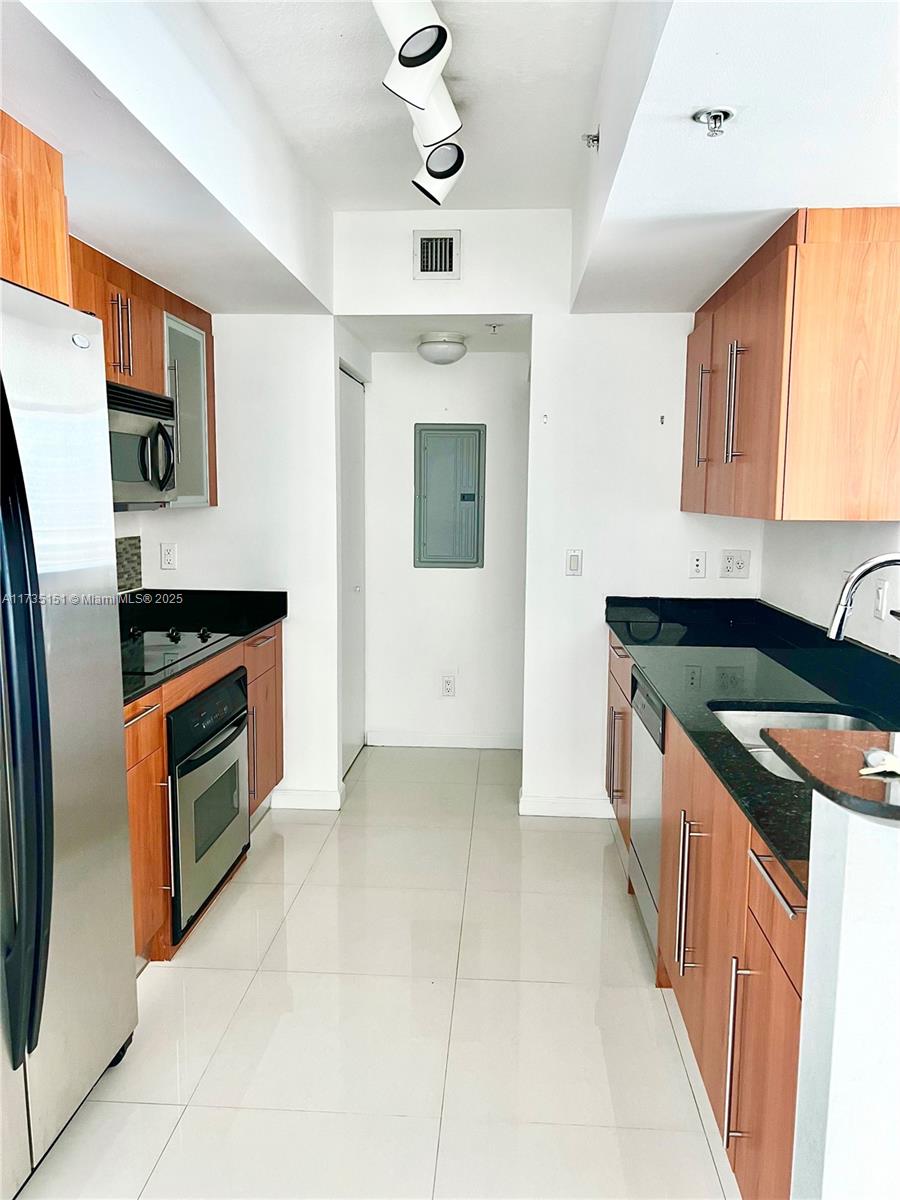 325 S Biscayne Blvd #1121, Miami FL 33131