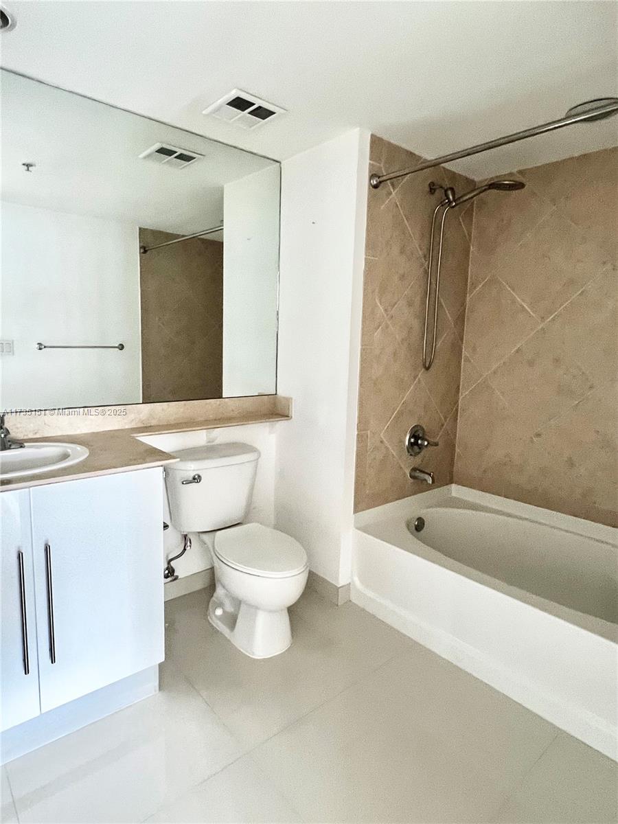 325 S Biscayne Blvd #1121, Miami FL 33131